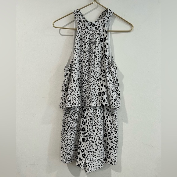 Entro 100% Rayon sleeveless leopard print romper with tie neck - Picture 1 of 10